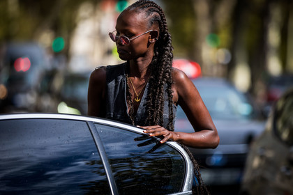afro braid, braid, close up, detail, gold necklace, hairstyle, long hair, necklace, pink sunglasses, Shanelle Nyasiase, sunglasses, street style, jonathan paciullo, FW, frenchystyle, fashion week, PFW, PARIS, SPRING SUMMER 2022, SS 22, horizontal, atmosphere details, model