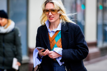 black coat, blue denim, checked, denim pants, jeans, orange sweater, plaid, striped shirt, sunglasses, tartan, trousers, street style, jonathan paciullo, FW, frenchystyle, fashion week, NYFW, NEW YORK, AUTUMN WINTER 2018-2019, AW 18-19, FALL WINTER 2018-2019, FW 18-19, atmosphere details, horizontal, detail, phoebe arnold
