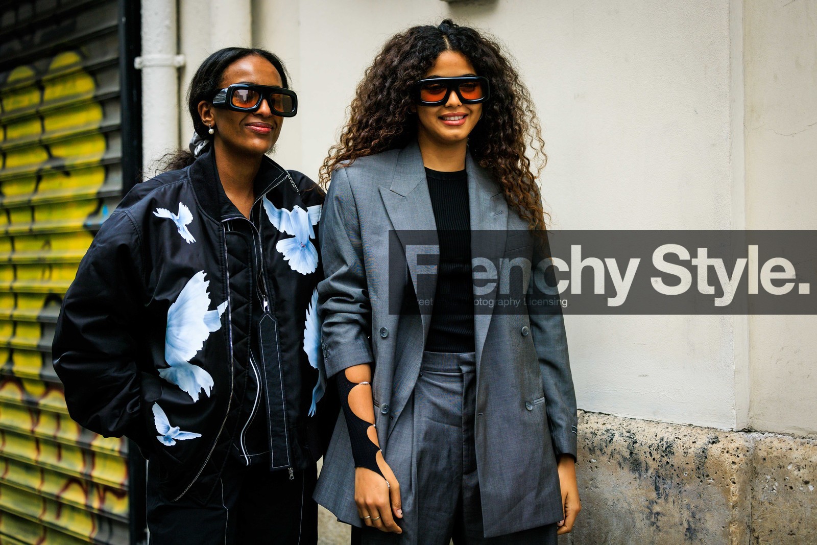black sunglasses, bomber jacket, black jacker, printed jacket, dove print jacket, black look, curly hair, grey suit, black top, cut out sleeved, street style, jonathan paciullo, FW, frenchystyle, fashion week, AUTUMN WINTER 2022-2023, FALL WINTER 2022_2023, FW 22-23, PFW, PARIS, horizontal, atmosphere details, detail