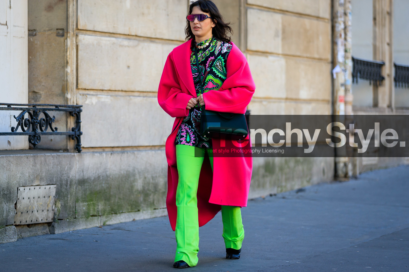 black bag, black shoes, green bag, green pants, leather bag, leather shoes, multicolor top, neon, pink coat, printed top, sunglasses, trousers, PARIS, PFW, street style, jonathan paciullo, FW, frenchystyle, fashion week, AUTUMN WINTER 2019-2020, AW 19-20, FALL WINTER 2019-2020, FW 19-20, horizontal, atmosphere details, full length