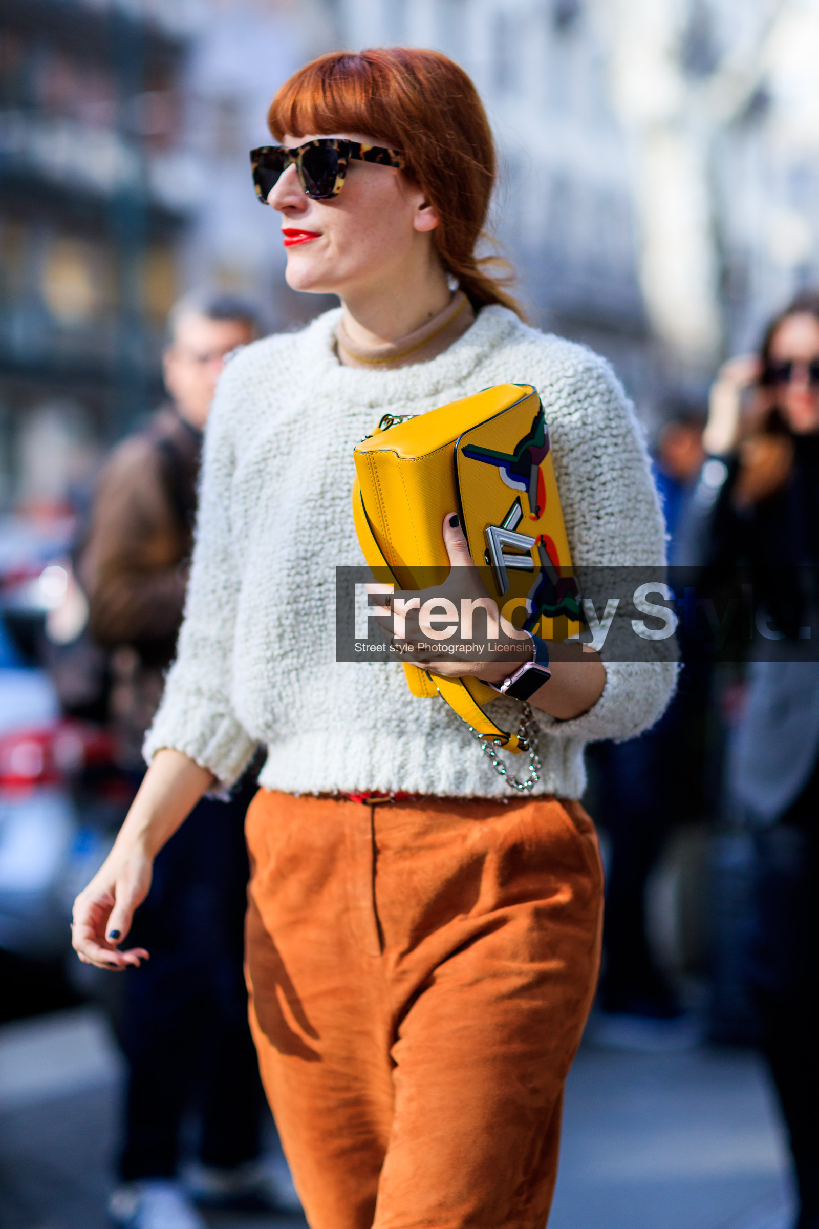 AUTUMN WINTER 2017-2018, AW 17-18, camel pants, detail, FALL WINTER 2017-2018, fashion week, frenchystyle, FW, FW 17-18, graphic bag, jonathan paciullo, leather bag, louis vuitton, MFW, MILAN, printed bag, red lips, sara moschini, street style, sunglasses, trousers, vertical, white knit