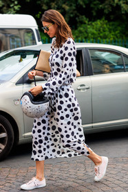 fashion week, frenchystyle, full length, FW, graphic dress, jonathan paciullo, leather bag, leather shoes, MENSWEAR, PARIS, PFW, polka dot, printed dress, SPRING SUMMER 2018, SS 18, street style, sunglasses, vertical, white dress, white sneakers