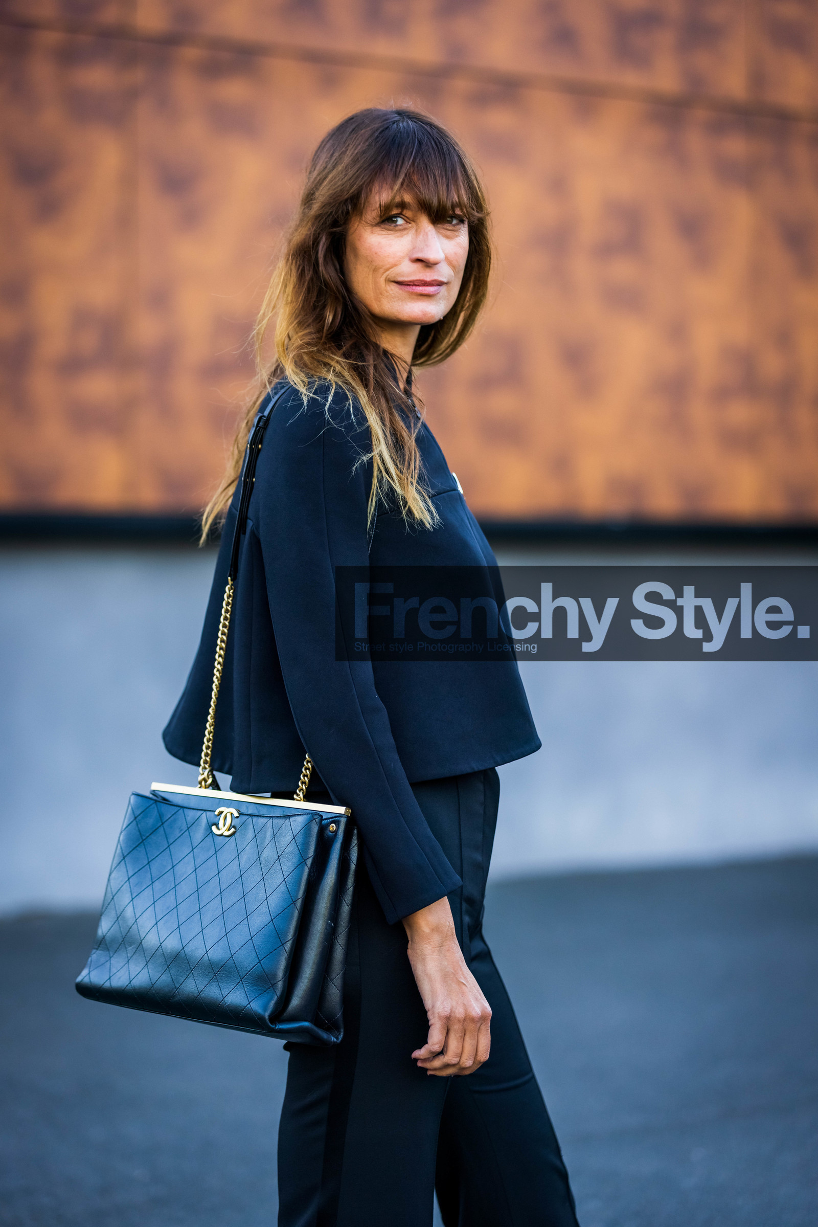 bag, black loafers, black monochrome, black pants, black top, Caroline de Maigret, chain bag, chanel bag, coperni look, flare pants, leather bag, loafers, monochrome, pants, quilted bag, top, street style, jonathan paciullo, FW, frenchystyle, fashion week, PFW, PARIS, SPRING SUMMER 2022, SS 22, vertical, atmosphere details