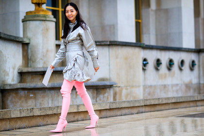 atmosphere details, AUTUMN WINTER 2017-2018, AW 17-18, FALL WINTER 2017-2018, fashion week, frenchystyle, full length, FW, FW 17-18, high boots, high heels, horizontal, jonathan paciullo, leather shoes, PARIS, PFW, pink boots, silver dress, street style