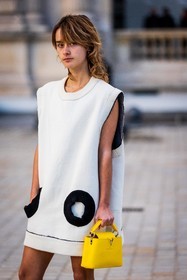 bag, bicolor dress, dress, leather bag, louis vuitton boots, louis vuitton look, short dress, white dress, yellow bag, fashion week, frenchystyle, FW, jonathan paciullo, street style, PFW, PARIS, SPRING SUMMER 2022, SS 22, vertical, atmosphere details