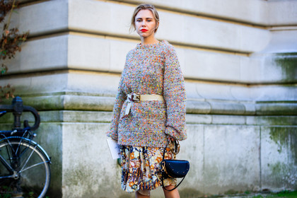 atmosphere details, AUTUMN WINTER 2017-2018, AW 17-18, beige skirt, beige sweater, black bag, chloe, courtney trop, detail, FALL WINTER 2017-2018, fashion week, floral, flower, frenchystyle, FW, FW 17-18, horizontal, jonathan paciullo, leather bag, multicolor sweater, PARIS, PFW, polka dot, printed skirt, street style, white belt