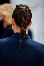 hair details, back details, plaited hair, ponytail, ponytail, cara delevingne, fashion week, frenchystyle, FW, jonathan paciullo, street style, PFW, PARIS, AUTUMN WINTER 2021-2022, FALL WINTER 2021-2022, FW 21-22, vertical, atmosphere details, detail
