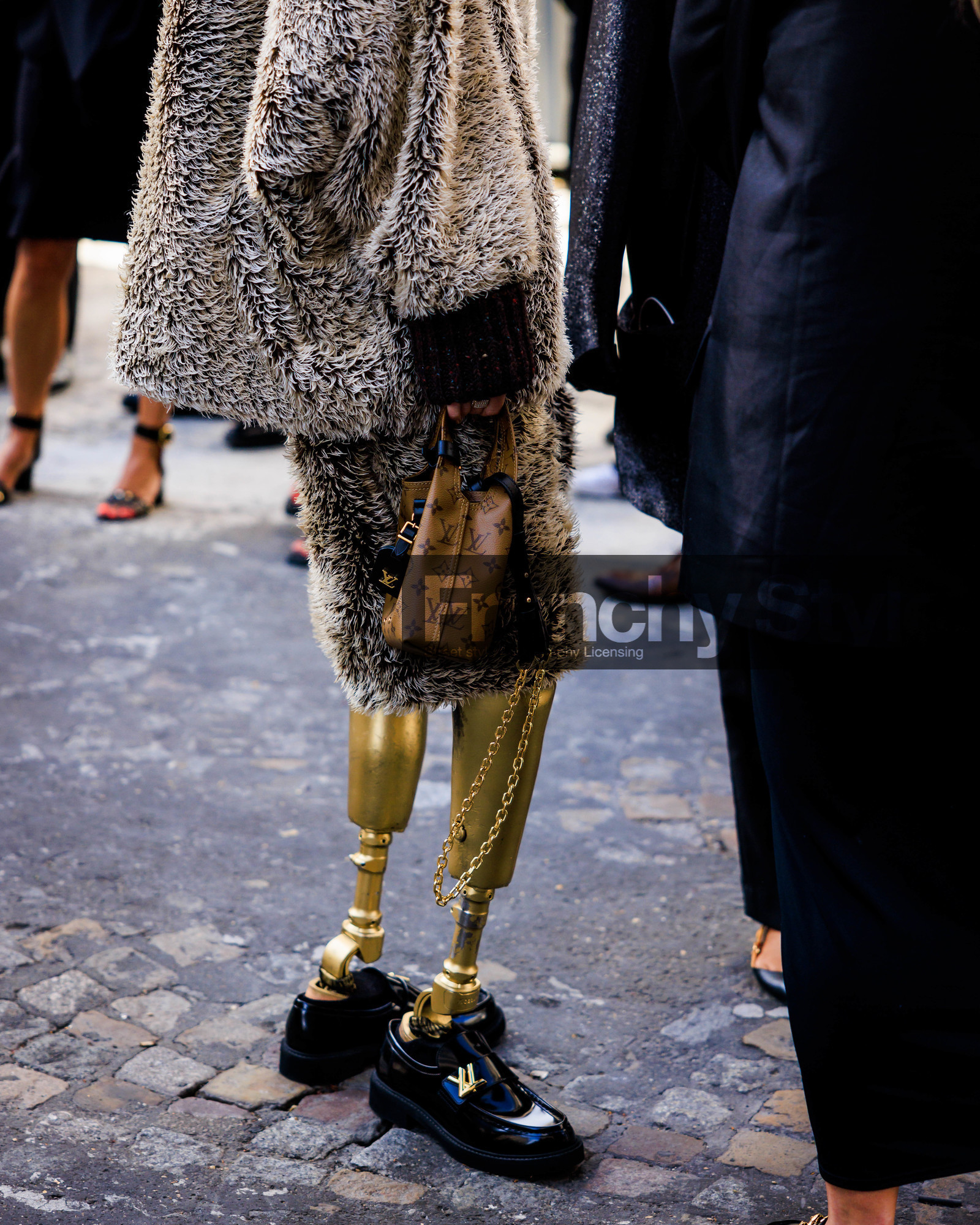 PARIS, PFW, fashion week, frenchystyle, FW, jonathan paciullo, street style, SPRING SUMMER 2024, SS 24, vertical, atmosphere details, detail