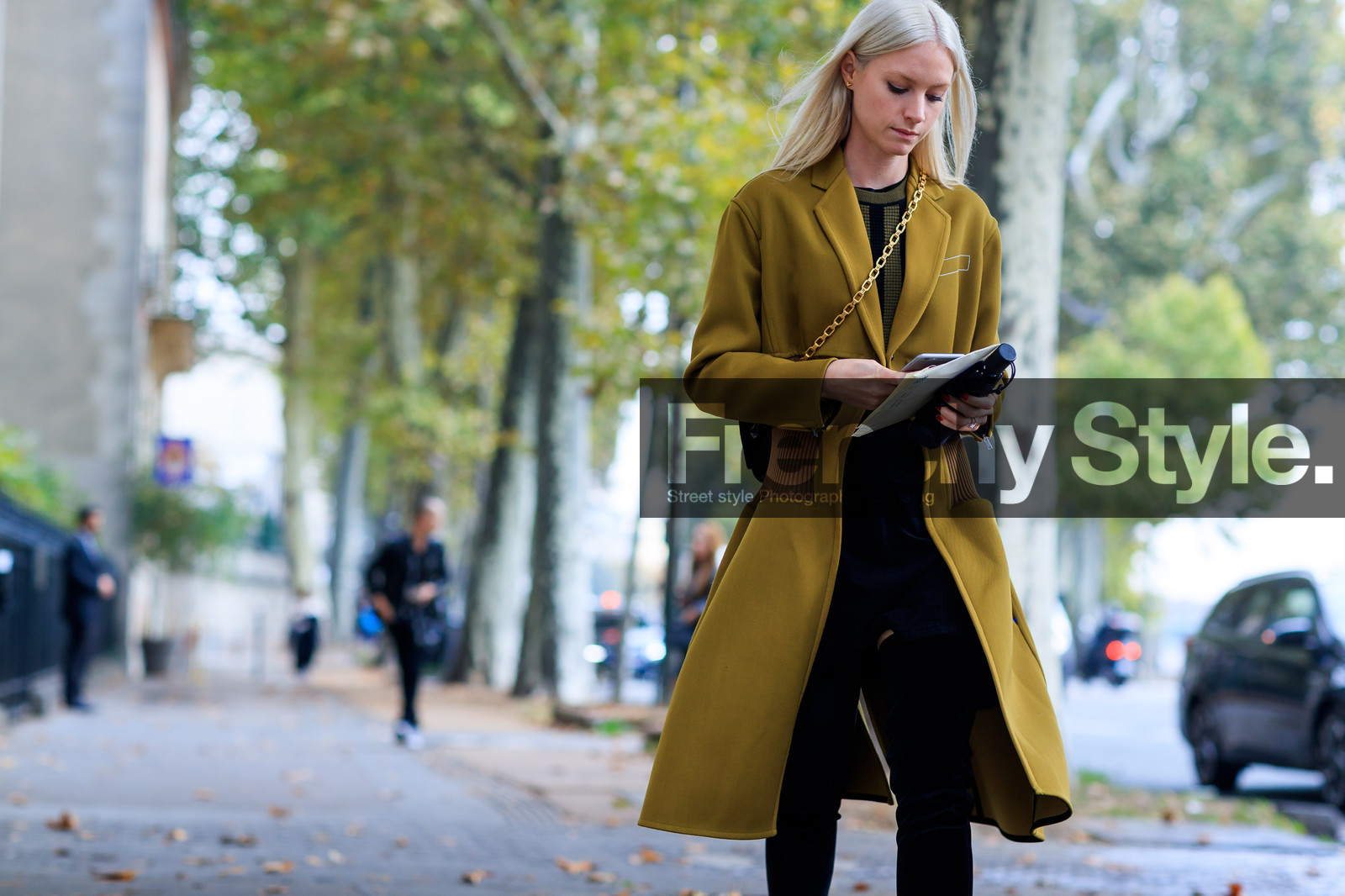 atmosphere details, black shoes, detail, fashion week, frenchystyle, FW, high boots, high heels, horizontal, jonathan paciullo, leather shoes, PARIS, PFW, SPRING SUMMER 2018, SS 18, street style, yellow coat