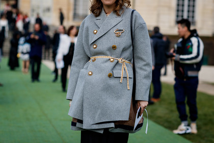 golden details, grey coat, fashion week, frenchystyle, FW, jonathan paciullo, street style, PFW, PARIS, SPRING SUMMER 2017, SS 17, HAUTE COUTURE, atmosphere details, detail, horizontal