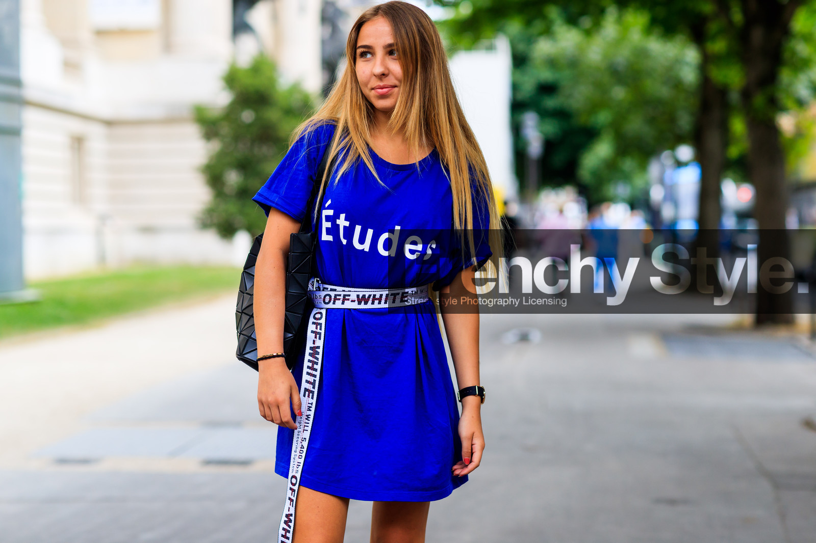 atmosphere details, black bag, blue dress, detail, fashion week, frenchystyle, FW, horizontal, issey miyake, jonathan paciullo, leather bag, MENSWEAR, off white, oversize, PARIS, PFW, printed dress, SPRING SUMMER 2018, SS 18, street style, t shirt dress, white belt