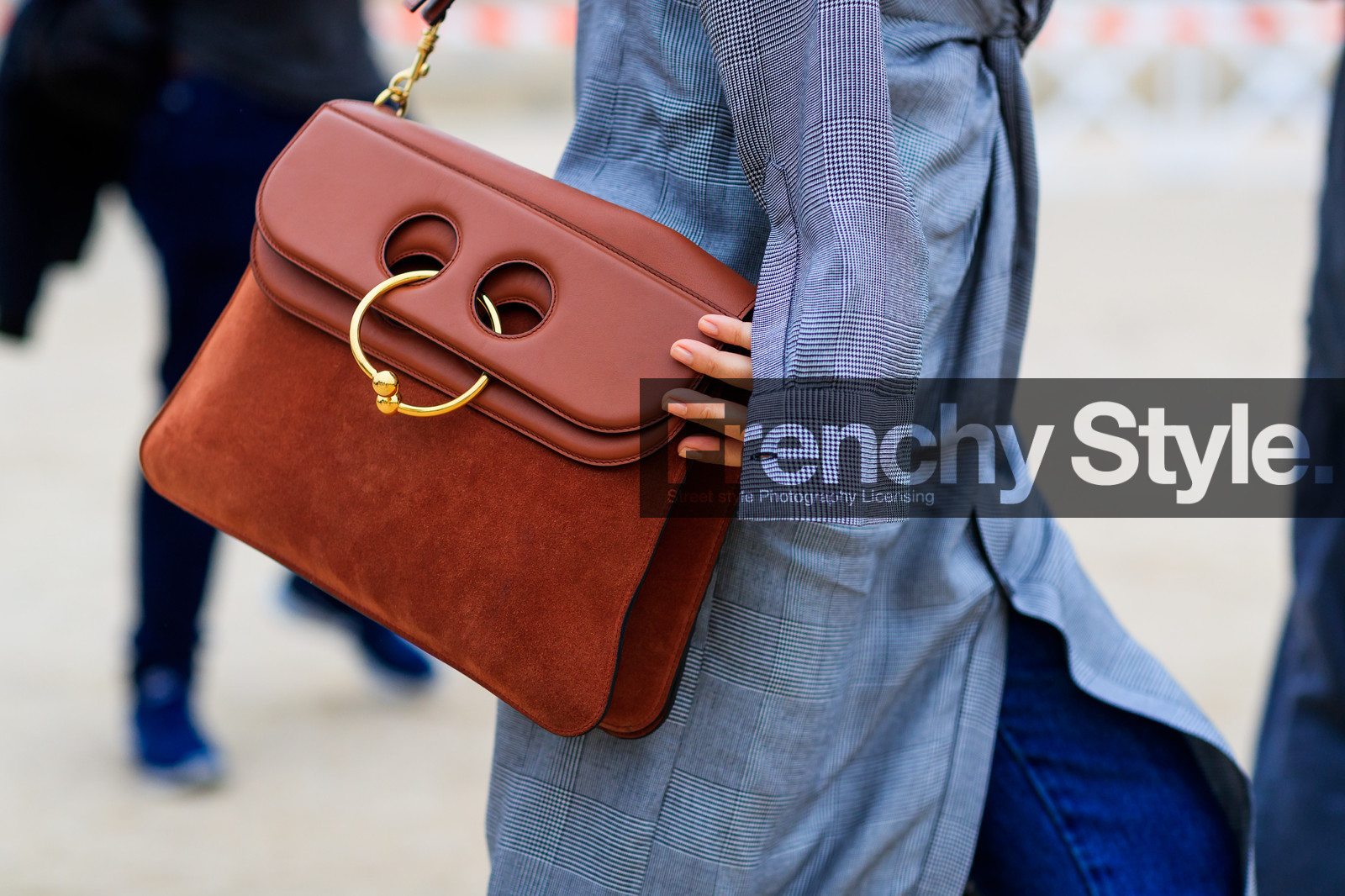 atmosphere details, brown bag, detail, fashion week, frenchystyle, FW, golden details, graphic dress, grey dress, horizontal, jonathan paciullo, jw anderson, leather bag, PARIS, PFW, printed dress, SPRING SUMMER 2018, SS 18, street style