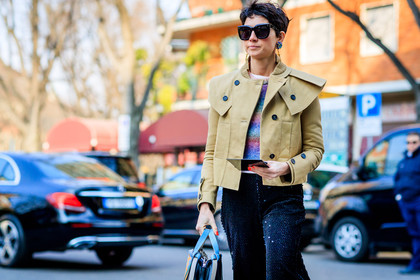 atmosphere details, AUTUMN WINTER 2017-2018, AW 17-18, beige jacket, black pants, detail, earrings, FALL WINTER 2017-2018, fashion week, frenchystyle, FW, FW 17-18, horizontal, jonathan paciullo, leather bag, MFW, MILAN, street style, sunglasses, trousers