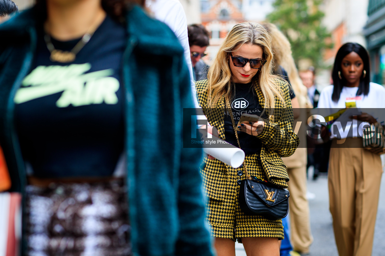 balenciaga, black bag, black t shirt, checked, graphic jacket, graphic skirt, houndstooth pattern, leather bag, louis vuitton, plaid, printed jacket, printed skirt, printed t shirt, sunglasses, yellow jacket, yellow skirt, fashion week, frenchystyle, FW, jonathan paciullo, street style, LFW, LONDON, SPRING SUMMER 2019, SS 19, atmosphere details, horizontal, detail