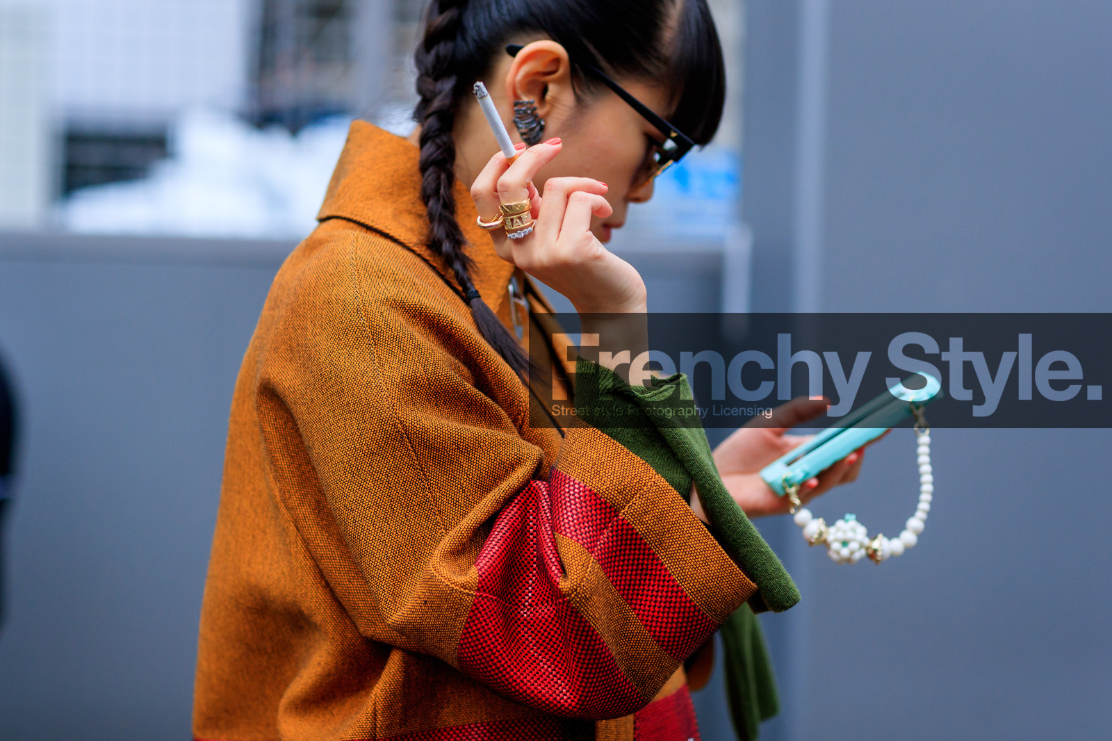 atmosphere details, AUTUMN WINTER 2017-2018, AW 17-18, detail, FALL WINTER 2017-2018, fashion week, frenchystyle, FW, FW 17-18, green sweater, horizontal, iphone, jonathan paciullo, leaf greener, orange jacket, PARIS, PFW, rings, street style