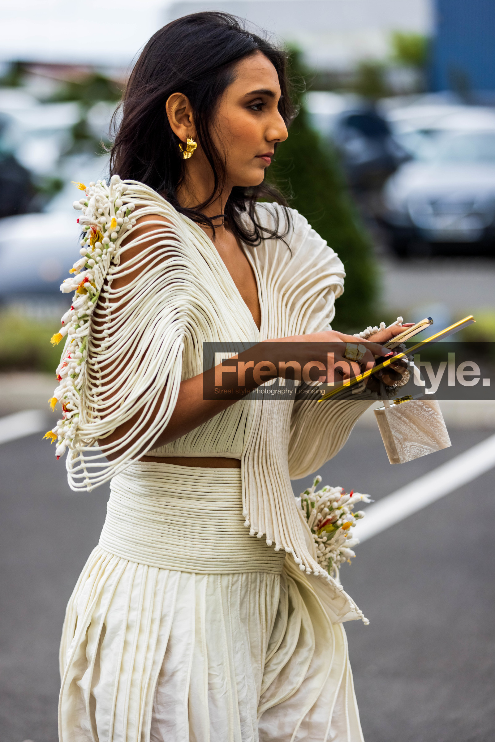 bag, earrings, ecru bag, ecru skirt, ecru top, gold earrings, gold ring, Masoom Minawala Mehta, mini bag, pleated skirt, pleated top, ring, skirt, statement skirt, statement top, top, PARIS, PFW, fashion week, frenchystyle, FW, jonathan paciullo, street style, SPRING SUMMER 2022, SS 22, vertical, atmosphere details