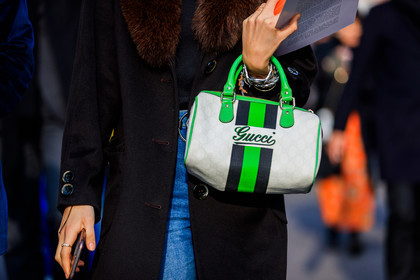 blue denim, denim pants, graphic bag, gucci, jeans, leather bag, printed bag, trousers, black jacket, brown fur, fur collar, green, white bag, fashion week, frenchystyle, FW, jonathan paciullo, street style, MFW, MILAN, AUTUMN WINTER 2018-2019, FALL WINTER 2018-2019, FW 18-19, horizontal, atmosphere details
