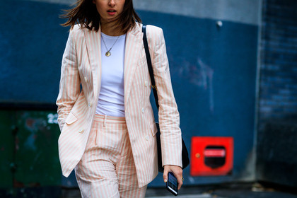 atmosphere details, black bag, blazer, detail, fashion week, frenchystyle, FW, graphic jacket, graphic pants, graphic suit, horizontal, jonathan paciullo, LFW, LONDON, pink jacket, pink pants, pink suit, printed jacket, printed pants, printed suit, SPRING SUMMER 2018, SS 18, street style, striped jacket, striped pants, striped suit, trousers, white t shirt