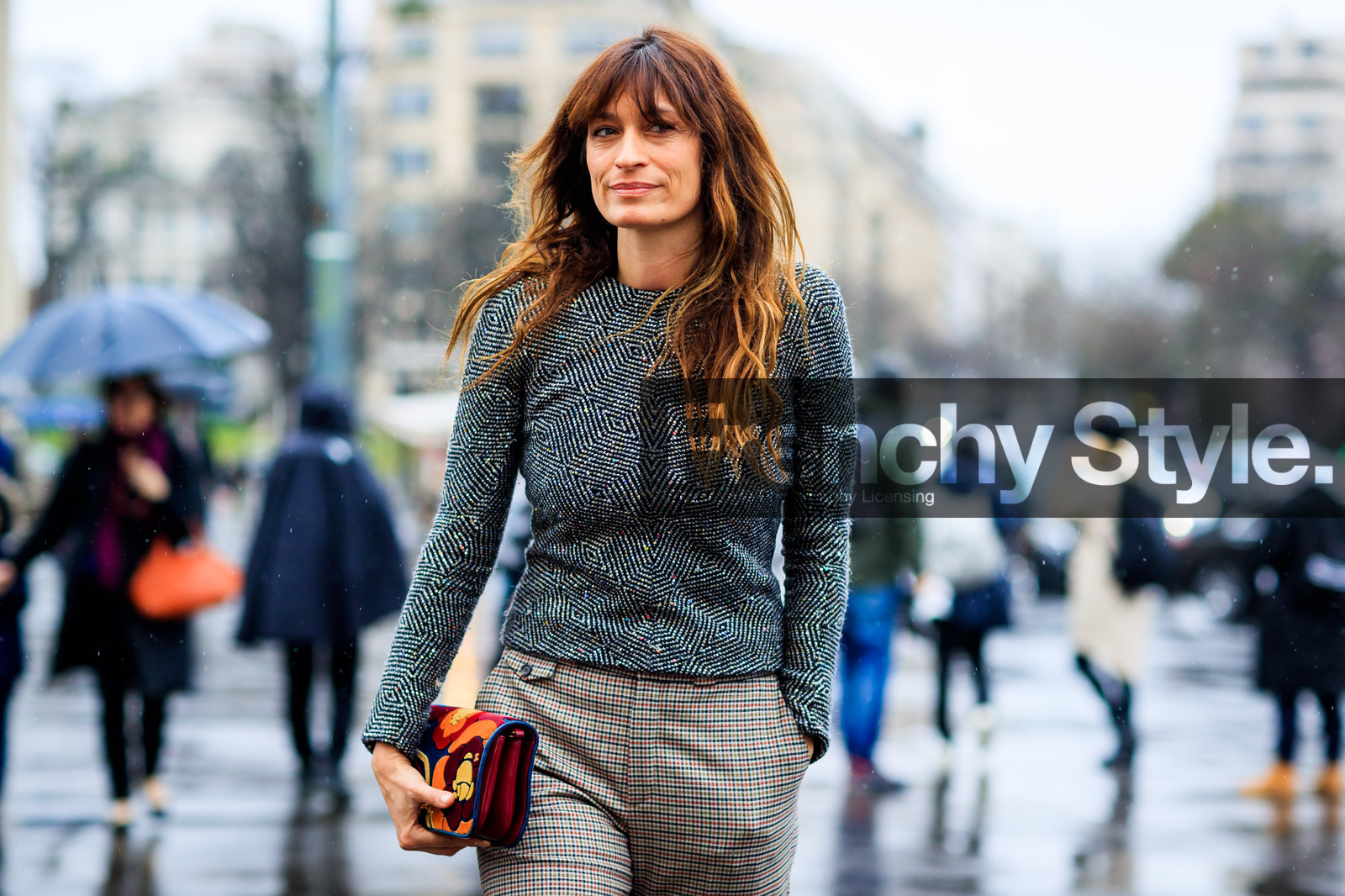 atmosphere details, AUTUMN WINTER 2017-2018, AW 17-18, beige pants, caroline de maigret, checked pants, detail, FALL WINTER 2017-2018, fashion week, frenchystyle, FW, FW 17-18, graphic bag, graphic pants, grey sweater, horizontal, jonathan paciullo, leather bag, orange bag, PARIS, PFW, plaid, printed bag, printed pants, red bag, street style, suede bag, trousers