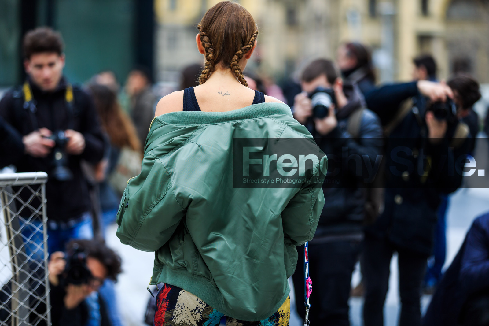 atmosphere details, AUTUMN WINTER 2016-2017, AW 16-17, back detail, black tank top, bomber jacket, braids, detail, FALL WINTER 2016-2017, fashion week, frenchystyle, FW, FW 16-17, green jacket, horizontal, jonathan paciullo, kaki jacket, LFW, LONDON, MENSWEAR, street style, tattoos