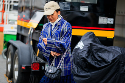 balenciaga, beige cap, black bag, blue jacket, checked, checked jacket, graphic jacket, leather bag, plaid, printed jacket, tartan, street style, jonathan paciullo, FW, frenchystyle, fashion week, NYFW, NEW YORK, AUTUMN WINTER 2018-2019, AW 18-19, FALL WINTER 2018-2019, FW 18-19, atmosphere details, horizontal, detail