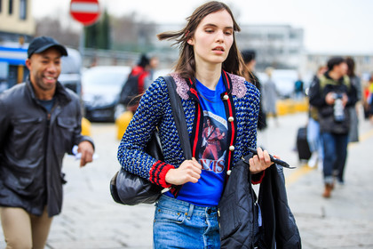 atmosphere details, AUTUMN WINTER 2016-2017, AW 16-17, blue cardigan, blue denim, blue sweater, blue t shirt, denim pants, detail, embroidered sweater, FALL WINTER 2016-2017, fashion week, frenchystyle, FW, FW 16-17, gucci, horizontal, jeans, jonathan paciullo, LFW, LONDON, MENSWEAR, model, printed t shirt, street style, trousers, wet hair