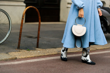 black and white shoes, blue dress, cowboy boots, leather bag, leather shoes, white bag, MILAN, MFW, fashion week, frenchystyle, FW, jonathan paciullo, street style, AUTUMN WINTER 2019-2020, AW 19-20, FALL WINTER 2019-2020, FW 19-20, atmosphere details, detail, horizontal