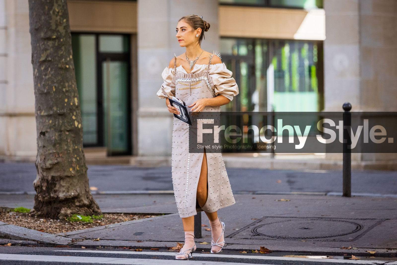 beige dress, clutch, dress, Jenny M Walton, necklace, off-shoulder dress, pink socks, sandals, silver sandals, socks, statement dress, strass, studs, white clutch, fashion week, frenchystyle, FW, jonathan paciullo, street style, PFW, PARIS, SPRING SUMMER 2022, SS 22, horizontal, atmosphere details, full length
