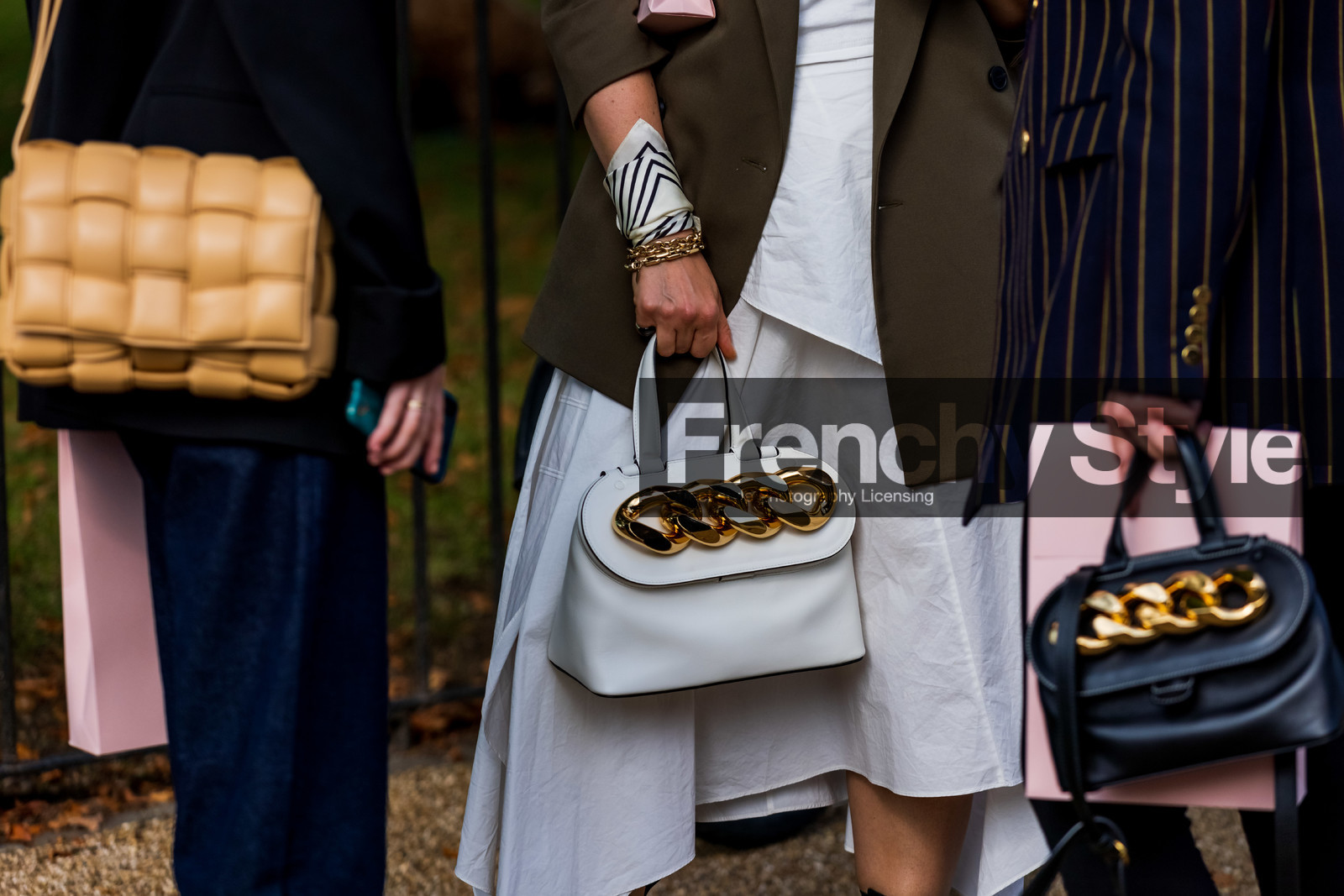 details, handbag, Bags, bottega veneta, white, black, yellow, bracelet, jw anderson handbag, fashion week, frenchystyle, FW, jonathan paciullo, street style, SPRING SUMMER 2022, SS 22, LFW, LONDON, horizontal, atmosphere details, detail