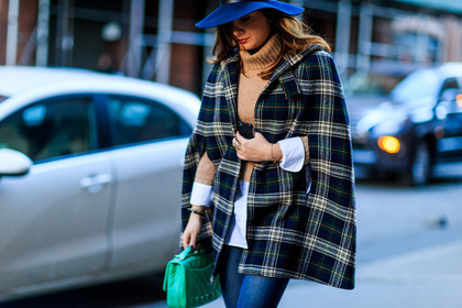 atmosphere details, AUTUMN WINTER 2016-2017, AW 16-17, beige knit, blue denim, blue hat, cape, checked coat, denim pants, detail, fashion week, fedora, frenchystyle, FW, FW 16-17, green bag, horizontal, jeans, jonathan paciullo, leather bag, NEW YORK, NYFW, printed cape, street style, stripes, tartan, trousers, turtleneck sweater, woman