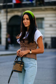 tamara kalinic, louis vuitton bag, monogrammed bag, bucket bag, cartier bracelet, cartier clou ring, black and beige bag, light blue jeans, denim, hair details, neon yellow headband, white t-shirt, checked top, layered top, feather details, colored feather, fashion week, frenchystyle, FW, jonathan paciullo, street style, vertical, detail, atmosphere details