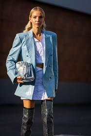 bag, blazer, blue blazer, boots, bottega veneta bag, high boots, jacquemus look, leather blazer, leather coat, Leonie Hanne, light blue blazer, light blue coat, mini skirt, pouch, shirt, silver bag, silver pouch, skirt, strass boots, white shirt, white skirt, street style, jonathan paciullo, FW, frenchystyle, fashion week, PFW, PARIS, SPRING SUMMER 2022, SS 22, vertical, atmosphere details