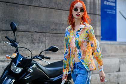 blue denim, denim pants, dyed hair, graphic shirt, jeans, printed shirt, ray ban, red head, sunglasses, trousers, yellow shirt, fashion week, frenchystyle, FW, jonathan paciullo, street style, PFW, PARIS, atmosphere details, horizontal, detail, model, AUTUMN WINTER 2018-2019, FALL WINTER 2018-2019, FW 18-19