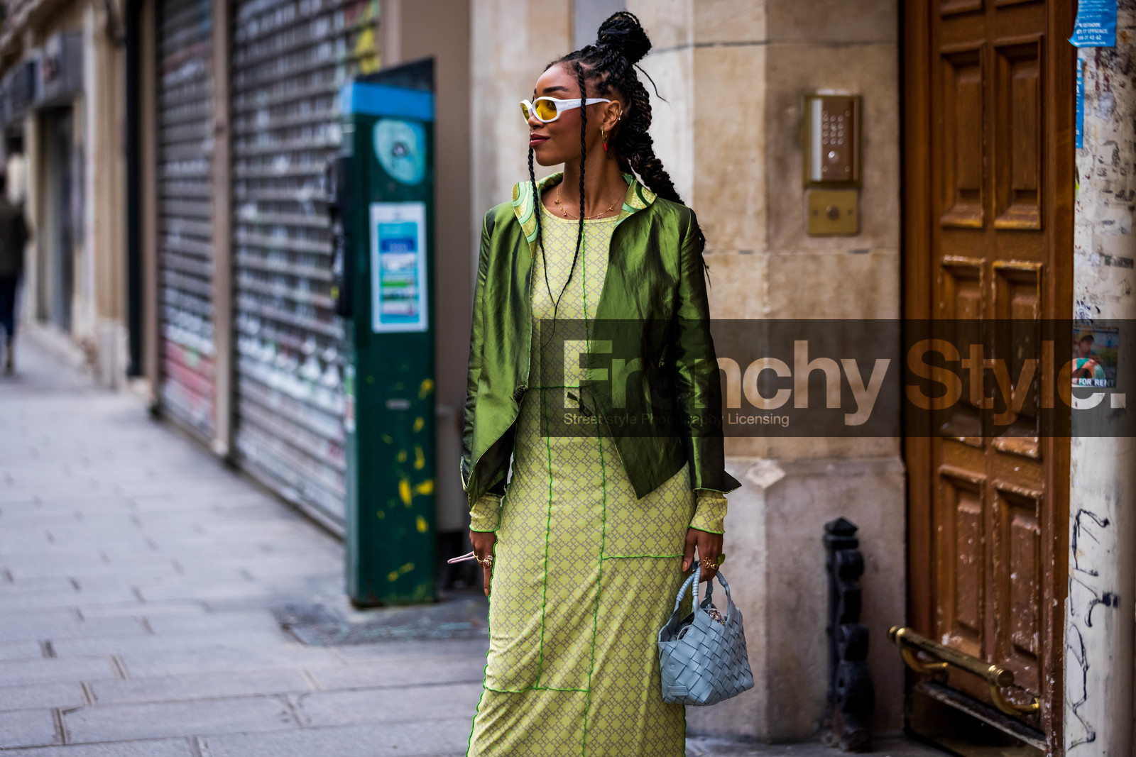 bag, blue bag, color, dress, green dress, green jacket, jacket, leather bag, long dress, mules, Petra Henriette, print, printed dress, sandals, sunglasses, white sunglasses, street style, jonathan paciullo, FW, frenchystyle, fashion week, PFW, PARIS, SPRING SUMMER 2022, SS 22, horizontal, atmosphere details