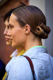 hair details, close up detail, back details, fashion week, frenchystyle, FW, jonathan paciullo, street style, MFW, MILAN, SPRING SUMMER 2021, SS 21, vertical, detail, model