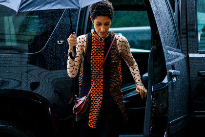 beige top, bordeaux, brown, burgundy, graphic top, leather bag, loewe, multicolor sweater, necklace, orange, printed top, red bag, sleeveless, umbrella, yasmin sewell, street style, jonathan paciullo, FW, frenchystyle, fashion week, NYFW, NEW YORK, SPRING SUMMER 2019, SS 19, atmosphere details, horizontal, detail