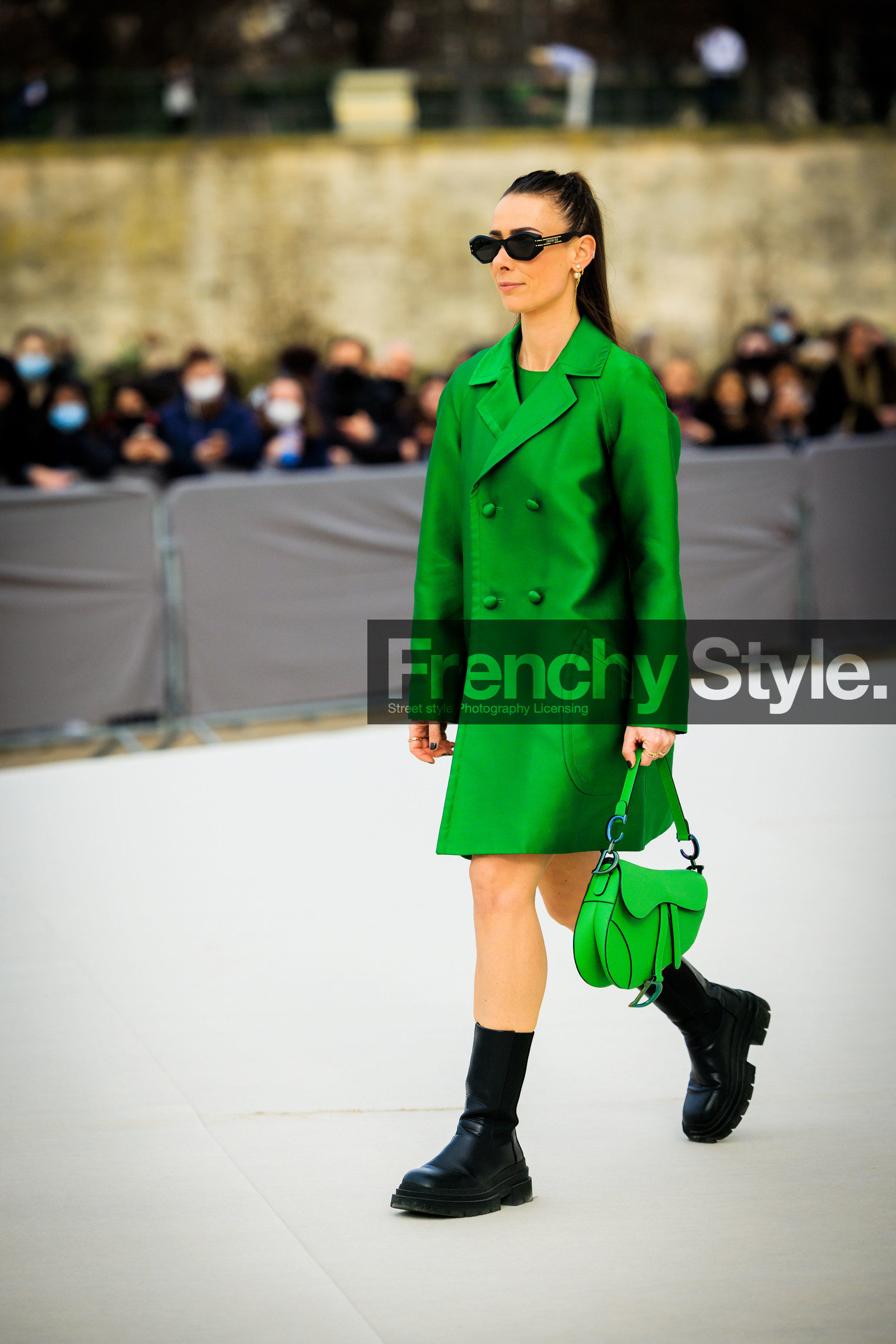 green coat, green saddle bag, fluo bag, dior bag, black boots, black sunglasses, leather boots, alice & j.s, alice barbier, fashion week, frenchystyle, FW, jonathan paciullo, street style, AUTUMN WINTER 2022-2023, FALL WINTER 2022_2023, FW 22-23, PFW, PARIS, vertical, full length