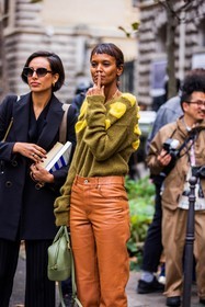 bag, camel pants, fluffly jumper, green bag, green jumper, green knitwear, jumper, khaki jumper, khaki knitwear, knitwear, leather pants, Liya Kebede, loewe bag, pants, street style, jonathan paciullo, FW, frenchystyle, fashion week, PFW, PARIS, SPRING SUMMER 2022, SS 22, vertical, atmosphere details, model
