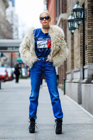 AUTUMN WINTER 2016-2017, AW 16-17, beige fur, black boots, blue denim, blue t shirt, caroline vreeland, denim pants, fashion week, frenchystyle, full length, fur jacket, FW, FW 16-17, high boots, high heels, jeans, jonathan paciullo, lace up shoes, leather boots, natural fur, necklace, NEW YORK, NYFW, printed t shirt, street style, sunglasses, tommy hilfiger, trousers, vertical, woman