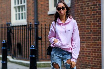 2.55 bag, atmosphere details, black bag, blue denim, chanel, denim pants, detail, fashion week, frenchystyle, FW, hoodie, horizontal, jeans, jonathan paciullo, leather bag, LFW, LONDON, model, pink sweater, printed sweater, ripped pants, SPRING SUMMER 2018, SS 18, street style, trousers