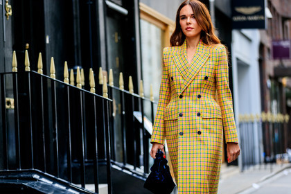 balenciaga, black bag, checked, evangelie smyrniotaki, graphic jacket, leather bag, plaid, printed coat, printed jacket, yellow coat, fashion week, frenchystyle, FW, jonathan paciullo, street style, LFW, LONDON, SPRING SUMMER 2019, SS 19, atmosphere details, horizontal, detail