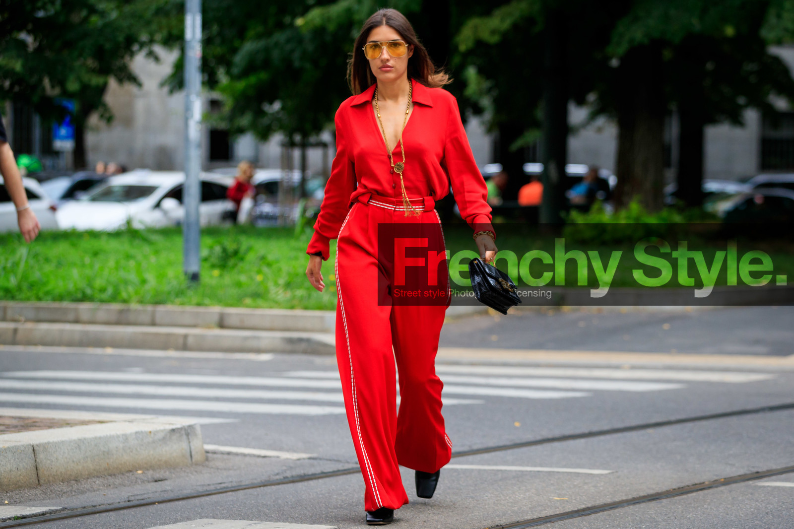 patricia manfield, fendi bag, fendi look, fendi shirt, fendi pants, fendi necklace, red total look, red shirt, red pants, long sleeves shirt, low necked shirt, jogging pants, loose pants, aviator sunglasses, orange sunglasses, black leather bag, animal skin bag, chain strap bag, long necklace, golden necklace, silk shirt, fendi sunglasses, street style, jonathan paciullo, FW, frenchystyle, fashion week, MFW, MILAN, SPRING SUMMER 2020, SS 20