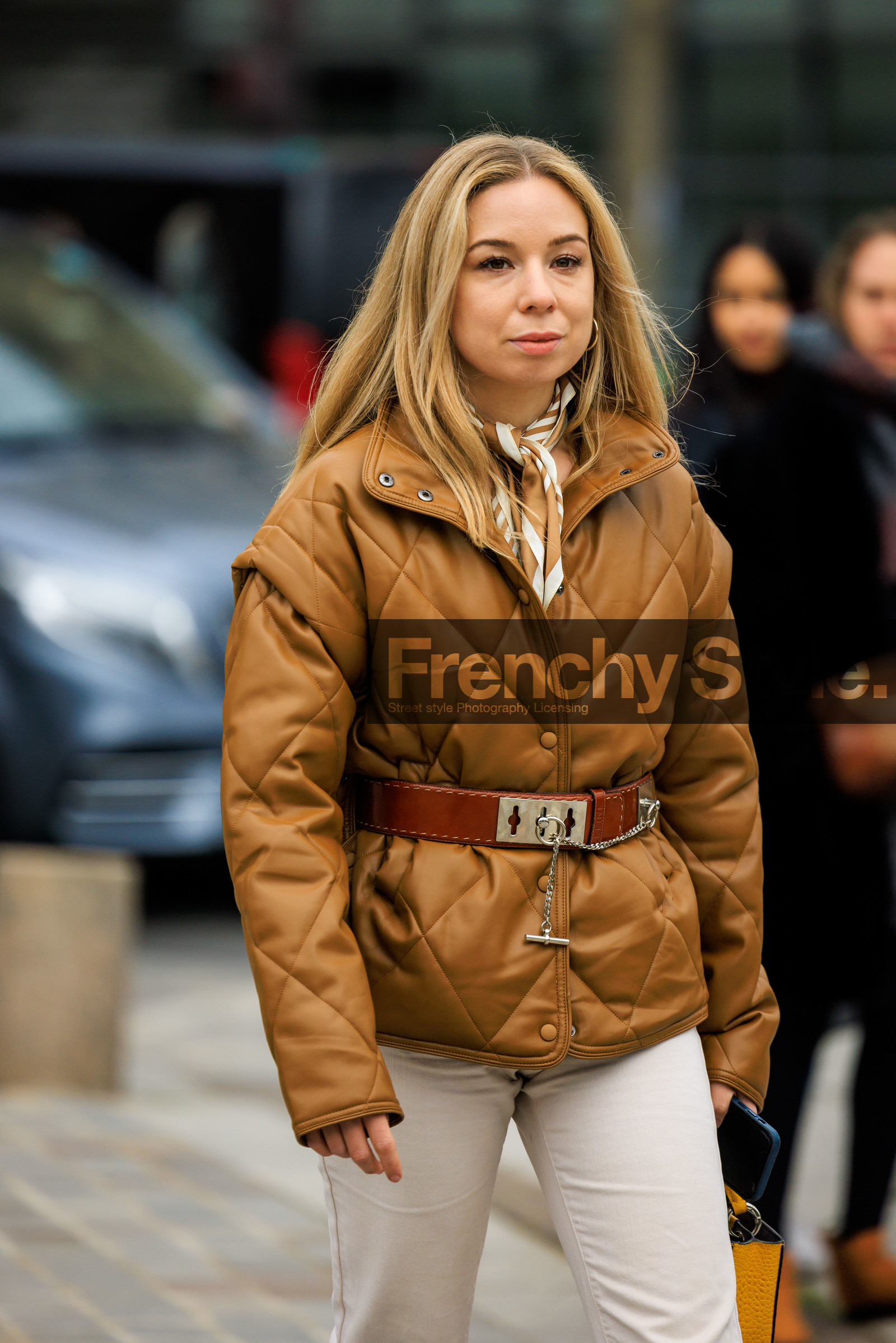printed scarf, puffed jacket, brown jacket, camel coat, brown belt, leather belt, white pants, creole earrings, street style, jonathan paciullo, FW, frenchystyle, fashion week, AUTUMN WINTER 2022-2023, FALL WINTER 2022_2023, FW 22-23, PFW, PARIS, vertical, detail