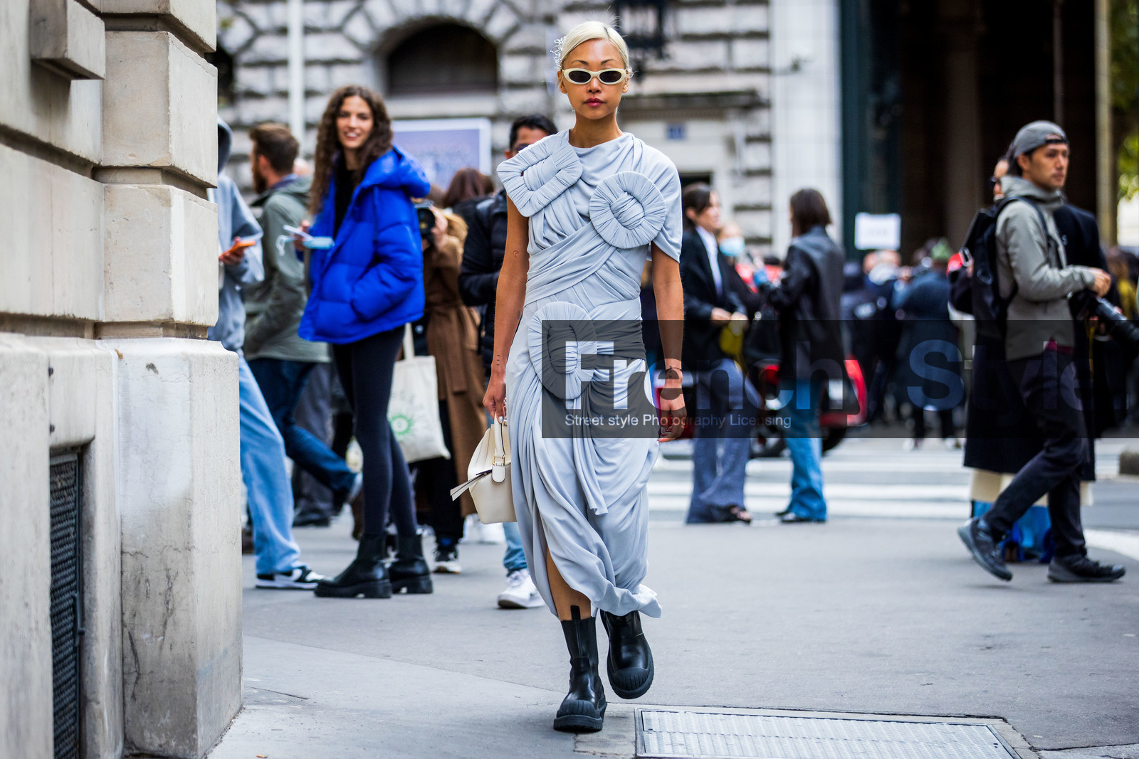 black boots, blue dress, boots, dress, leather boots, loewe look, long dress, statement dress, sunglasses, Vanessa Hong, white sunglasses, wrap dress, street style, jonathan paciullo, FW, frenchystyle, fashion week, PFW, PARIS, SPRING SUMMER 2022, SS 22, horizontal, atmosphere details, full length