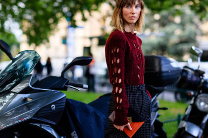 anya ziourova, atmosphere details, AUTUMN WINTER 2016-2017, AW 16-17, checked pants, detail, FALL WINTER 2016-2017, fashion week, frenchystyle, FW, FW 16-17, graphic clutch, graphic pants, HAUTE COUTURE, high waist, horizontal, jonathan paciullo, MENSWEAR, open work, PARIS, PFW, printed clutch, red sweater, street style, suede bag, trousers