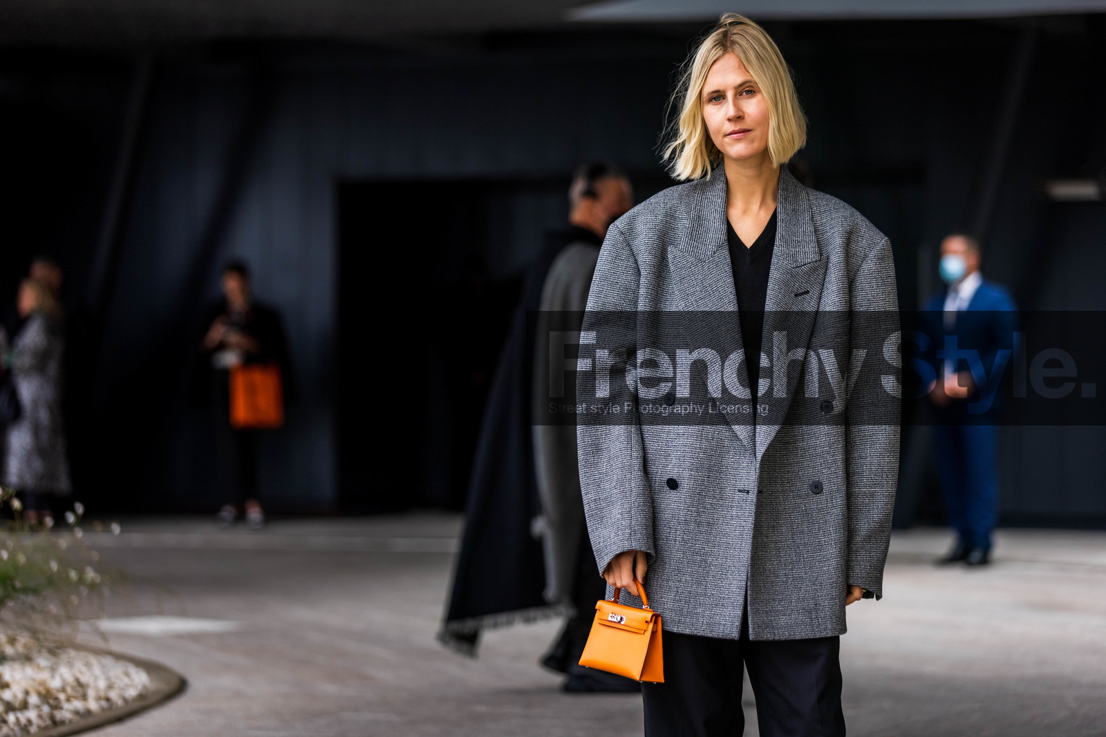 bag, black pants, blazer, fluid pants, grey blazer, hermes bag, kelly bag, large pants, leather bag, Linda Told, mini bag, oversize blazer, pants, PARIS, PFW, fashion week, frenchystyle, FW, jonathan paciullo, street style, SPRING SUMMER 2022, SS 22, horizontal, atmosphere details