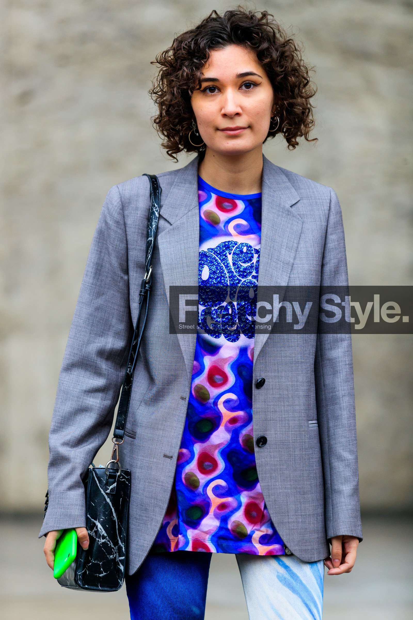 grey jacket, tie and dye pants, tie and dye t-shirt, letter embroidered t-shirt, letter printed t-shirt, purple t-shirt, blue t-shirt, blue pants, white pants, tight pants, legging pants, fashion week, frenchystyle, FW, jonathan paciullo, street style, PFW, PARIS, SPRING SUMMER 2022, SS 22, vertical, atmosphere details, detail