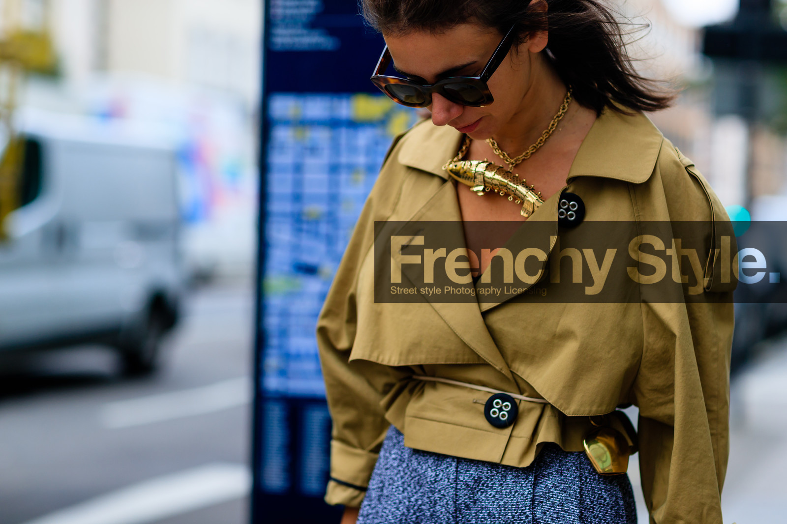 atmosphere details, beige jacket, detail, fashion week, frenchystyle, FW, golden jewelry, grey pants, horizontal, jonathan paciullo, LFW, LONDON, natasha goldenberg, necklace, SPRING SUMMER 2017, SS 17, street style, sunglasses, trousers, woman