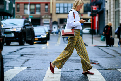 bordeaux, burgundy, checked, céline, graphic bag, graphic pants, leather bag, leather shoes, plaid, printed bag, printed pants, red bag, red shoes, trousers, white bag, white shirt, yellow pants, street style, jonathan paciullo, FW, frenchystyle, fashion week, NYFW, NEW YORK, SPRING SUMMER 2019, SS 19, atmosphere details, horizontal, detail