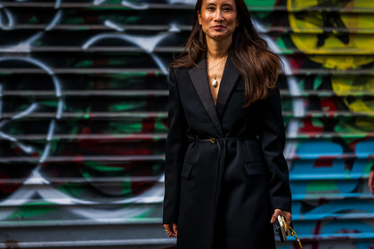 belt, black coat, bottega veneta belt, coat, leather belt, necklace, pearl necklace, street style, jonathan paciullo, FW, frenchystyle, fashion week, PFW, PARIS, SPRING SUMMER 2022, SS 22, horizontal, atmosphere details
